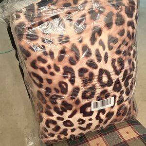 PINK Victoria's Secret Leopard Comforter Set brand new in bag